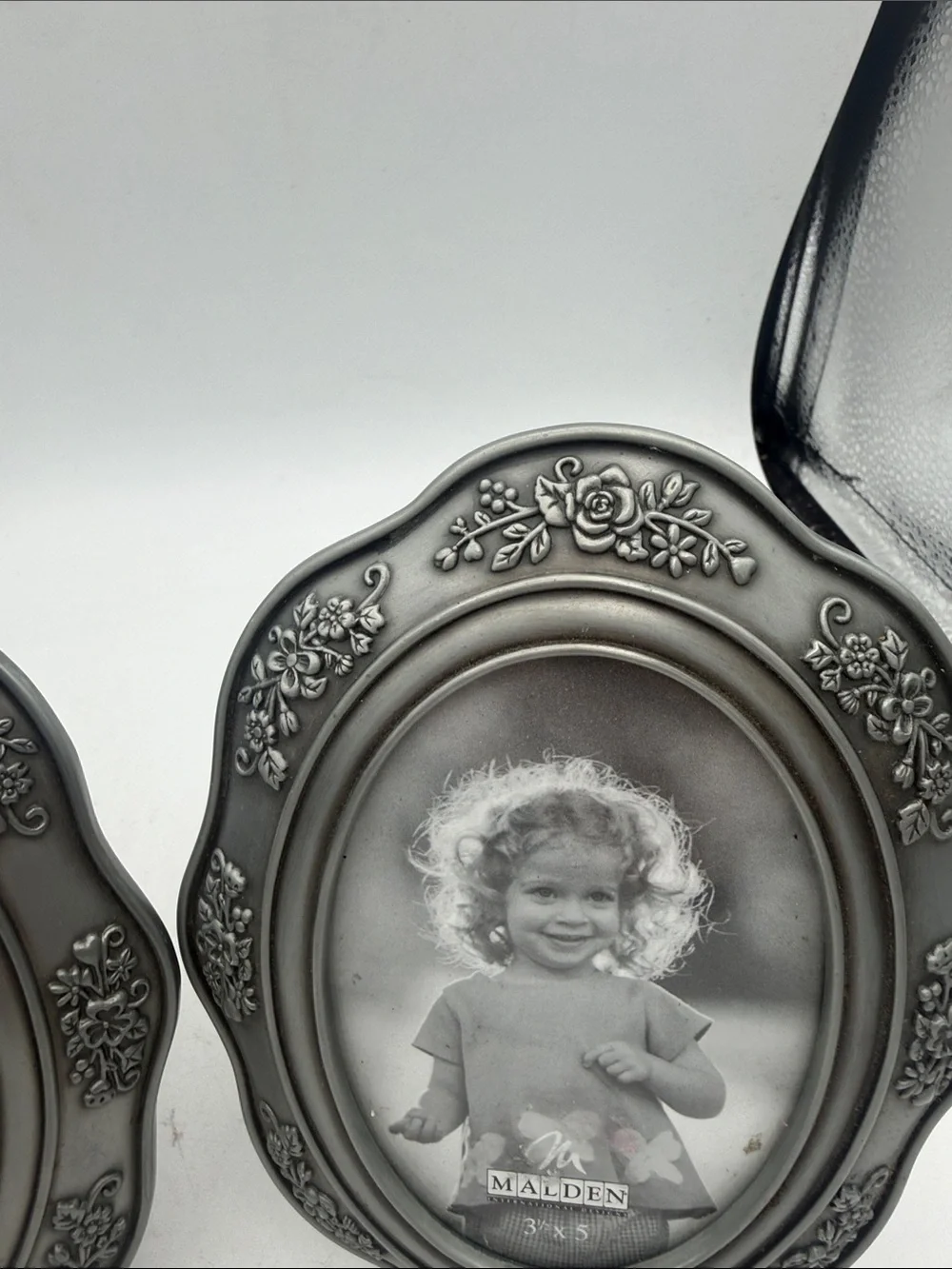 Malden Silvertone Metal Ornate Oval Picture photo Frames  3 1/2x5” Set of 2